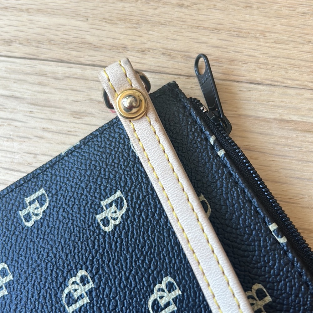 DOONEY AND BOURKE black and cream wristlet - Picture 6 of 6